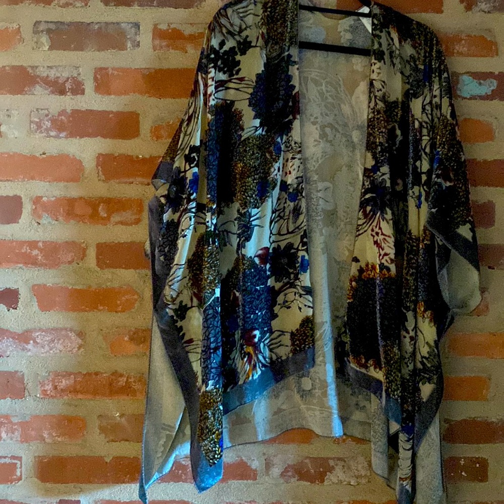 Simply Noelle Kimono beautiful rich colors.